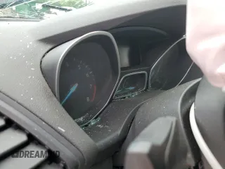 2017 Ford Escape SE z VIN 1FMCU9GD7HUB76204, wystawiony jako Copart lot #58334725 z przebiegiem Nie podano mil oraz Szkoda całkowita • Salvage title. Historia ofert i sprzedaży dostępna na DreamBid. Obrazek 9.