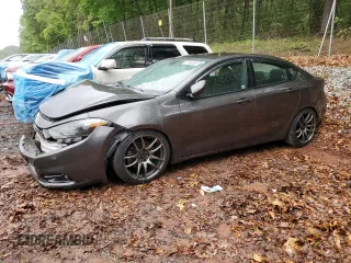 2015 Dodge Dart SXT z VIN 1C3CDFBB5FD182559, wystawiony jako Copart lot #57449505 z przebiegiem 84 595 mil mil oraz Szkody całkowita. Historia ofert i sprzedaży dostępna na DreamBid. Obrazek 1.