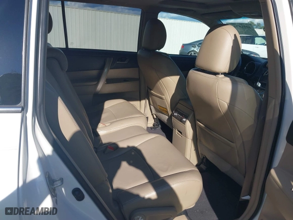 2013 Toyota Highlander with VIN 5TDZK3EH6DS127887, listed as a IAAI auction lot 40918744 with 200,755 mi miles. Bid and sale history available at carsss.com. Image 8.