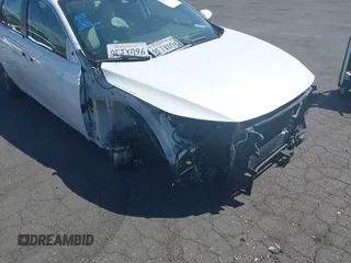 2019 Honda Insight EX with VIN 19XZE4F52KE005648, listed as a IAAI auction lot 41935225 with 68,312 mi miles. Bid and sale history available at carsss.com. Image 6.