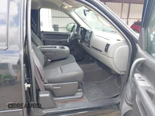 2010 Chevrolet Silverado 1500 LS with VIN 1GCSCREA6AZ245842, listed as a IAAI auction lot 41914724 with 186,952 mi miles. Bid and sale history available at carsss.com. Image 5.