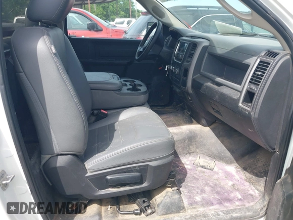 2017 Ram 1500 Tradesman z VIN 3C6JR6DG5HG774182, wystawiony jako IAAI lot #42314140 z przebiegiem 132 895 mil mil oraz . Historia ofert i sprzedaży dostępna na DreamBid. Obrazek 5.