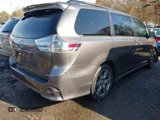2020 Toyota Sienna SE with VIN 5TDXZ3DC8LS039639, listed as a IAAI auction lot 41107396 with 69,102 mi miles. Bid and sale history available at carsss.com. Image 4.