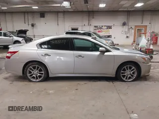 2011 Nissan Maxima SV z VIN 1N4AA5AP4BC802777, wystawiony jako IAAI lot #42183339 z przebiegiem 164 807 mil mil oraz . Historia ofert i sprzedaży dostępna na DreamBid. Obrazek 14.