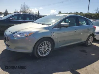 2013 Ford Focus Electric z VIN 1FADP3R46DL325122, wystawiony jako Copart lot #48500725 z przebiegiem 40 085 mil mil oraz Tytuł czysty. Historia ofert i sprzedaży dostępna na DreamBid. Obrazek 1.