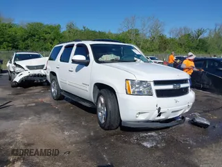 2009 Chevrolet Tahoe 2LT z VIN 1GNFC23029R241454, wystawiony jako IAAI lot #41992318 z przebiegiem 236 452 mil mil oraz . Historia ofert i sprzedaży dostępna na DreamBid. Obrazek 1.