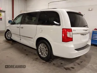 2016 Chrysler Town & Country Touring-L with VIN 2C4RC1CG3GR284527, listed as a IAAI auction lot 41898213 with 198,148 mi miles. Bid and sale history available at carsss.com. Image 3.