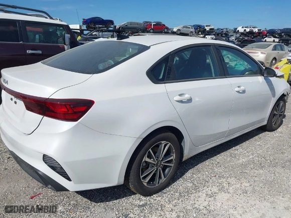2024 Kia Forte LXS with VIN 3KPF24AD8RE794263, listed as a IAAI auction lot 40550643 with 10,318 mi miles. Bid and sale history available at carsss.com. Image 4.