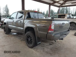 2013 Toyota Tacoma z VIN 3TMLU4EN9DM124980, wystawiony jako IAAI lot #41576747 z przebiegiem 209 883 mil mil oraz . Historia ofert i sprzedaży dostępna na DreamBid. Obrazek 3.