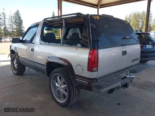 1996 Chevrolet Tahoe with VIN 3GNEK18R5TG157667, listed as a IAAI auction lot 41677181 with 190,849 mi miles. Bid and sale history available at carsss.com. Image 3.