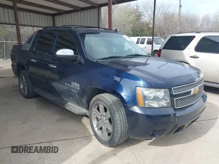 2012 Chevrolet Avalanche LT with VIN 3GNMCFE00CG274892, listed as a IAAI auction lot 41792001 with 169,920 mi miles. Bid and sale history available at carsss.com. Image 1.