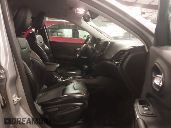 2019 Jeep Cherokee Latitude Plus with VIN 1C4PJMLX2KD427395, listed as a IAAI auction lot 41586532 with 84,033 mi miles and . Bid and sale history available at DreamBid. Image 5.