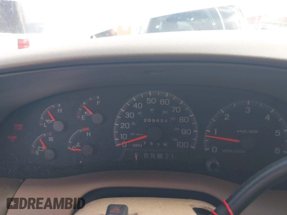 1998 Ford Expedition XLT with VIN 1FMRU17L6WLB26352, listed as a IAAI auction lot 42713980 with 209,454 mi miles and . Bid and sale history available at DreamBid. Image 7.