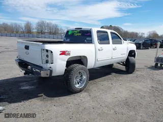 2010 Chevrolet Silverado 1500 LT with VIN 3GCRKSE34AG142638, listed as a IAAI auction lot 41620863 with 330,631 mi miles. Bid and sale history available at carsss.com. Image 4.