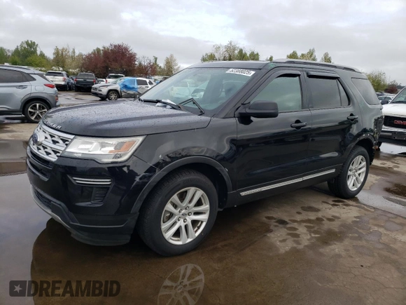2018 Ford Explorer XLT z VIN 1FM5K8D8XJGC73918, wystawiony jako Copart lot #52388025 z przebiegiem 98 380 mil mil oraz Szkoda całkowita • Salvage title. Historia ofert i sprzedaży dostępna na DreamBid. Obrazek 1.