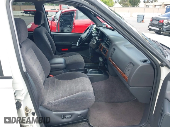 1996 Jeep Grand Cherokee Laredo with VIN 1J4FX58S5TC388512, listed as a IAAI auction lot 42803796 with 147,732 mi miles and . Bid and sale history available at DreamBid. Image 5.