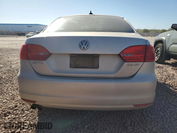 2012 Volkswagen Jetta SE z VIN 3VWDP7AJ1CM321623, wystawiony jako Copart lot #83437314 z przebiegiem 234 496 mil mil oraz Szkoda całkowita • Salvage title. Historia ofert i sprzedaży dostępna na DreamBid. Obrazek 6.
