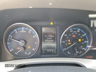 2018 Toyota RAV4 XLE with VIN 2T3WFREV2JW501793, listed as a Copart auction lot 52553015 with 67,918 mi miles and Salvage Title. Bid and sale history available at carsss.com. Image 9.