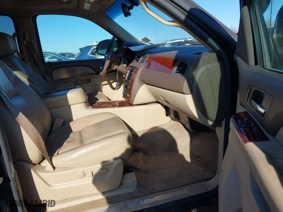 2010 Chevrolet Avalanche LTZ with VIN 3GNVKGE02AG195461, listed as a IAAI auction lot 41887795 with 176,362 mi miles. Bid and sale history available at carsss.com. Image 5.