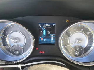2014 Chrysler 300 z VIN 2C3CCAAG7EH255371, wystawiony jako Copart lot #54427245 z przebiegiem 166 049 mil mil oraz Szkoda całkowita • Salvage title. Historia ofert i sprzedaży dostępna na DreamBid. Obrazek 9.