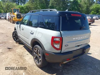 2022 Ford Bronco Sport Outer Banks z VIN 3FMCR9C67NRD82022, wystawiony jako IAAI lot #41968977 z przebiegiem 48 976 mil mil oraz . Historia ofert i sprzedaży dostępna na DreamBid. Obrazek 3.