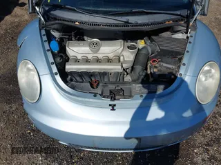 2010 Volkswagen New Beetle Coupe with VIN 3VWRW3AG2AM018644, listed as a IAAI auction lot 41815380 with 99,738 mi miles. Bid and sale history available at carsss.com. Image 10.