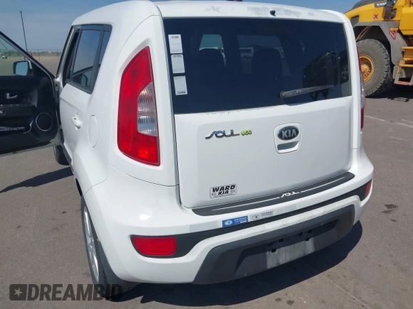 2013 Kia Soul + z VIN KNDJT2A69D7547954, wystawiony jako IAAI lot #42233795 z przebiegiem 128 548 mil mil oraz . Historia ofert i sprzedaży dostępna na DreamBid. Obrazek 6.