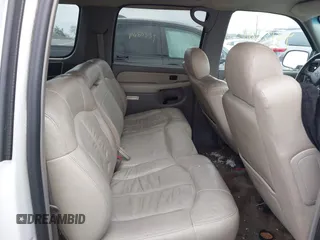 2000 Chevrolet Suburban LT with VIN 3GNFK16T7YG222237, listed as a IAAI auction lot 41613604 with 258,537 mi miles. Bid and sale history available at carsss.com. Image 8.
