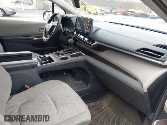 2021 Toyota Sienna LE z VIN 5TDKSKFCXMS036779, wystawiony jako IAAI lot #42037165 z przebiegiem 351 529 mil mil oraz . Historia ofert i sprzedaży dostępna na DreamBid. Obrazek 5.