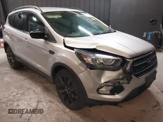 2018 Ford Escape SE z VIN 1FMCU9GD0JUD33111, wystawiony jako IAAI lot #42277404 z przebiegiem 71 896 mil mil oraz . Historia ofert i sprzedaży dostępna na DreamBid. Obrazek 1.