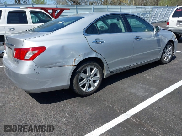2008 Lexus ES 350 with VIN JTHBJ46G982221631, listed as a IAAI auction lot 41931159 with 303,492 mi miles. Bid and sale history available at carsss.com. Image 4.