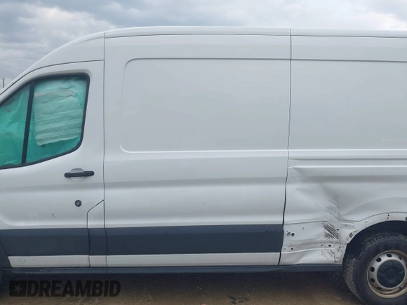 2019 Ford Transit z VIN 1FTYR2CM1KKA28111, wystawiony jako IAAI lot #42439960 z przebiegiem 116 173 mil mil oraz . Historia ofert i sprzedaży dostępna na DreamBid. Obrazek 14.