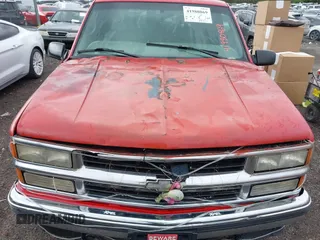 1998 GMC Yukon with VIN 1GKEK13R0WJ703105, listed as a IAAI auction lot 41980869 with 302,546 mi miles. Bid and sale history available at carsss.com. Image 6.