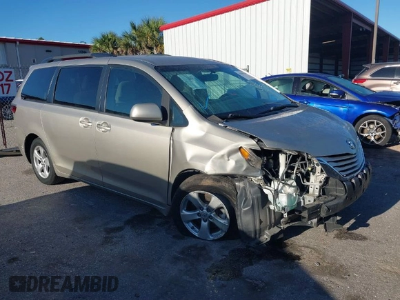 2017 Toyota Sienna LE Auto Access Seat with VIN 5TDKZ3DC5HS786195, listed as a IAAI auction lot 41829226 with 138,047 mi miles. Bid and sale history available at carsss.com. Image 1.