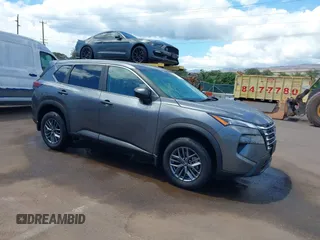 2024 Nissan Rogue S z VIN 5N1BT3AA9RC757740, wystawiony jako IAAI lot #42023042 z przebiegiem 1 175 mil mil oraz . Historia ofert i sprzedaży dostępna na DreamBid. Obrazek 1.