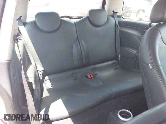 2006 MINI Hardtop with VIN WMWRC33556TK72619, listed as a IAAI auction lot 42328177 with 106,398 mi miles and . Bid and sale history available at DreamBid. Image 8.