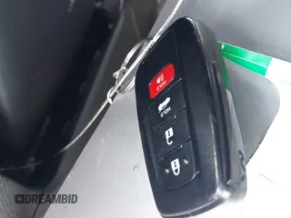 2024 Toyota Camry LE z VIN 4T1R11AK5RU881936, wystawiony jako IAAI lot #42080937 z przebiegiem 13 302 mil mil oraz . Historia ofert i sprzedaży dostępna na DreamBid. Obrazek 11.