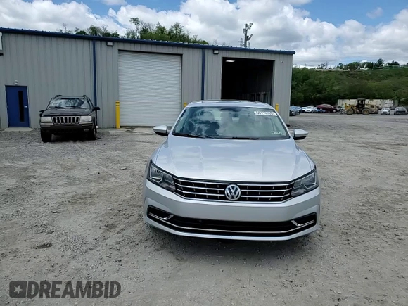 2016 Volkswagen Passat SE z VIN 1VWBT7A38GC024909, wystawiony jako Copart lot #56113765 z przebiegiem 30 096 mil mil oraz Szkoda całkowita • Salvage title. Historia ofert i sprzedaży dostępna na DreamBid. Obrazek 13.