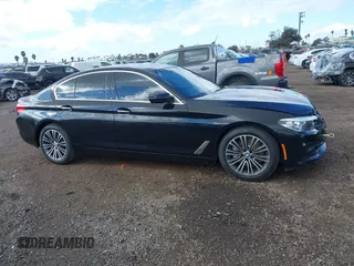 2018 BMW 5 Series 530i z VIN WBAJA5C54JWA38285, wystawiony jako IAAI lot #41390399 z przebiegiem 74 840 mil mil oraz . Historia ofert i sprzedaży dostępna na DreamBid. Obrazek 13.