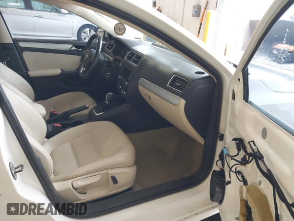 2013 Volkswagen Jetta SE with VIN 3VWDP7AJ0DM439860, listed as a IAAI auction lot 42145085 with 96,247 mi miles and . Bid and sale history available at DreamBid. Image 5.