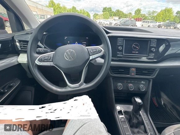 2022 Volkswagen Taos S z VIN 3VVCX7B29NM017370, wystawiony jako Copart lot #56599925 z przebiegiem 94 176 mil mil oraz Czysty tytuł • Clean title. Historia ofert i sprzedaży dostępna na DreamBid. Obrazek 9.