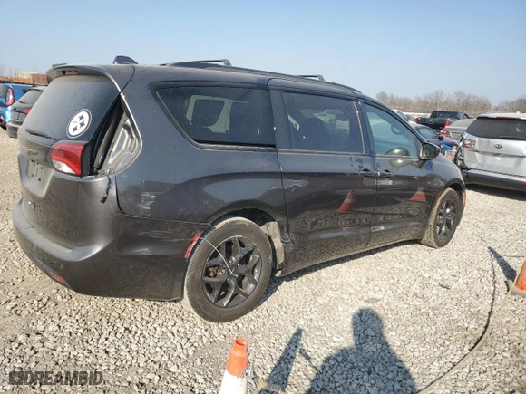 2018 Chrysler Pacifica Touring L with VIN 2C4RC1BGXJR189133, listed as a Copart auction lot 48592805 with 96,279 mi miles and Salvage Title. Bid and sale history available at carsss.com. Image 3.