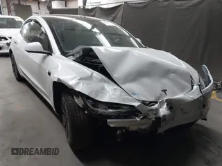2025 Tesla Model 3 Long Range с VIN 5YJ3E1EA1SF913182, выставлен на аукционе IAAI как лот 42072870 с пробегом Не указан миль и . История ставок и продаж доступна на DreamBid. Изображение 1.