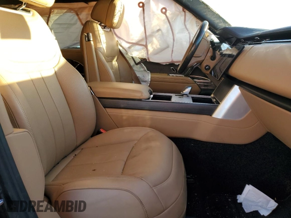 2024 Land Rover Range Rover SE z VIN SALKP9E97RA227153, wystawiony jako Copart lot #80220364 z przebiegiem Nie podano mil oraz Szkoda całkowita • Salvage title. Historia ofert i sprzedaży dostępna na DreamBid. Obrazek 7.