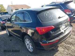 2010 Audi Q5 Premium Plus z VIN WA1LKAFP4AA014040, wystawiony jako IAAI lot #42105544 z przebiegiem Nie podano mil oraz . Historia ofert i sprzedaży dostępna na DreamBid. Obrazek 3.