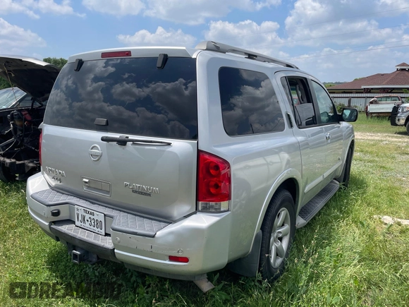 2009 Nissan Armada LE z VIN 5N1BA08C29N602446, wystawiony jako IAAI lot #42312601 z przebiegiem Nie podano mil oraz . Historia ofert i sprzedaży dostępna na DreamBid. Obrazek 4.