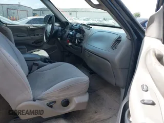 1997 Ford F-150 XL z VIN 1FTEX17L8VNB96786, wystawiony jako IAAI lot #42284370 z przebiegiem 163 227 mil mil oraz . Historia ofert i sprzedaży dostępna na DreamBid. Obrazek 5.