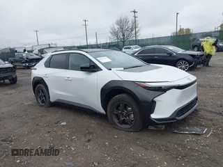 2024 Toyota bZ4X XLE z VIN JTMABACA6RA079545, wystawiony jako IAAI lot #42013641 z przebiegiem 1 550 mil mil oraz . Historia ofert i sprzedaży dostępna na DreamBid. Obrazek 1.
