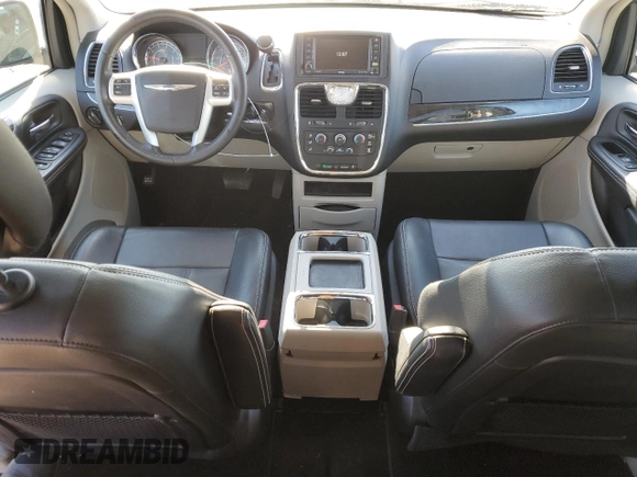 2015 Chrysler Town & Country LX with VIN 2C4RC1AG2FR675606, listed as a Copart auction lot 88864295 with 39,985 mi miles and Clean Title. Bid and sale history available at carsss.com. Image 8.
