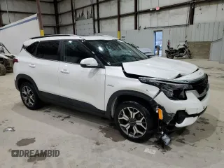 2023 Kia Seltos EX z VIN KNDERCAA0P7409735, wystawiony jako Copart lot #54148925 z przebiegiem 15 386 mil mil oraz Szkoda całkowita • Salvage title. Historia ofert i sprzedaży dostępna na DreamBid. Obrazek 4.
